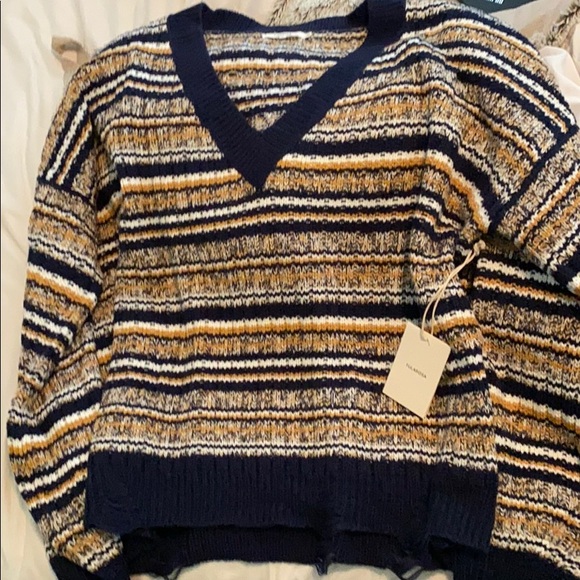Brand new tularosa sweater - Picture 1 of 3